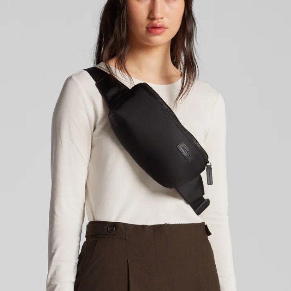 NWT Monos Metro Sling